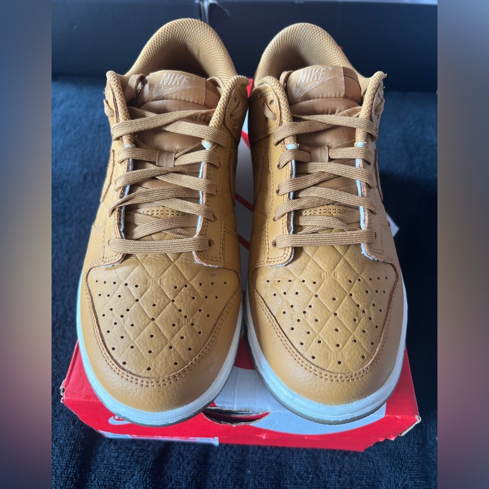 Women's Nike dunk low sz 9.5